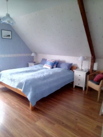 Schlafzimmer mit Doppelbett OG