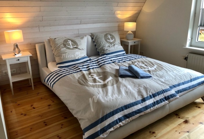 Schlafzimmer mit Doppelbett