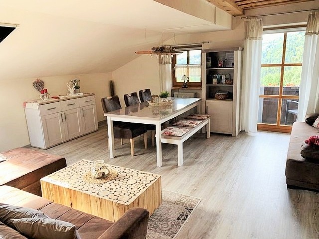Großes Wohn-Esszimmer mit 2x Ausziehcouch