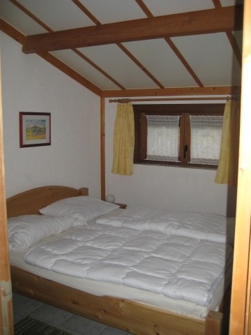 Schlafzimmer mit  Doppelbett