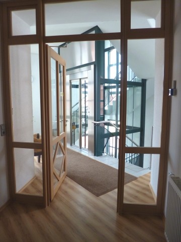 Treppenhaus mit Lift