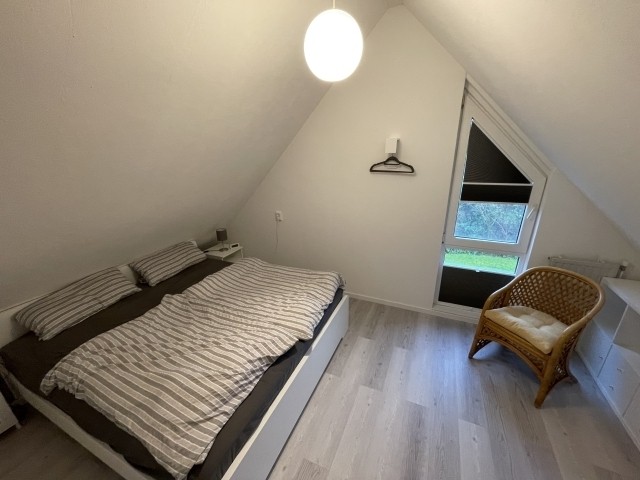 Schlafzimmer mit 1,8m Bett