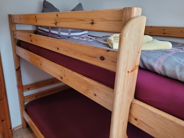 kleines Schlafzimmer mit Etagenbett