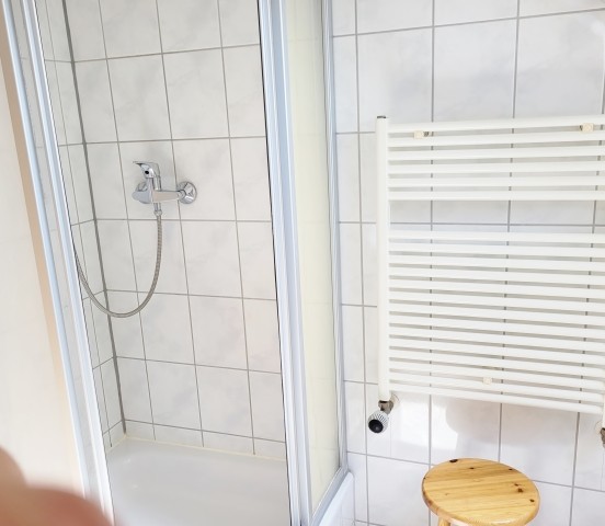 Bad mit Dusche Doppelzimmer 6 mit Balkon