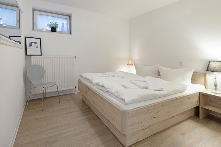 Schlafzimmer 1