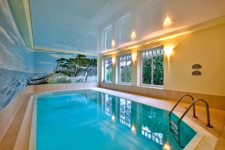 Schwimmbad im Haus zur freien Nutzung