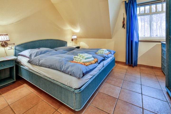 Schlafzimmer 1