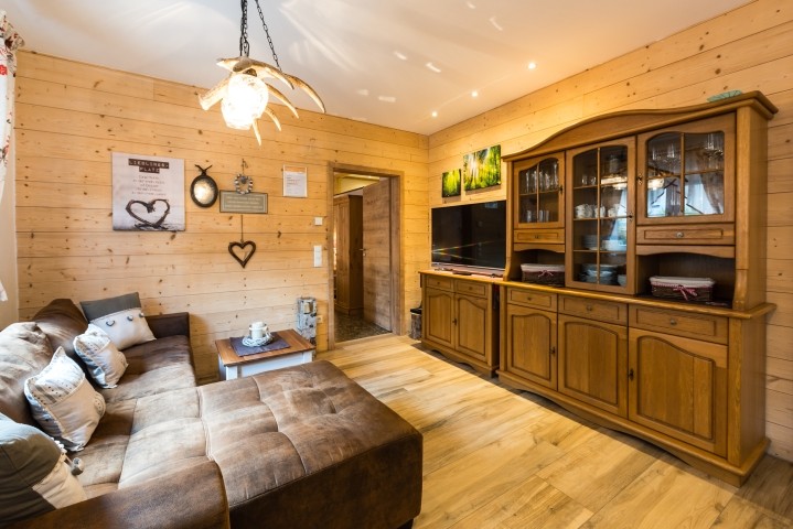 Sofa mit Schrank-Ottomane umgestellt!
