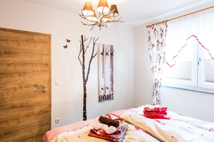 Garderobe und Platz für Babybett