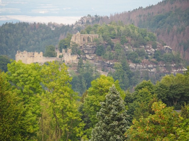 Blick vom Wohnzimmer zum Berg Oybin