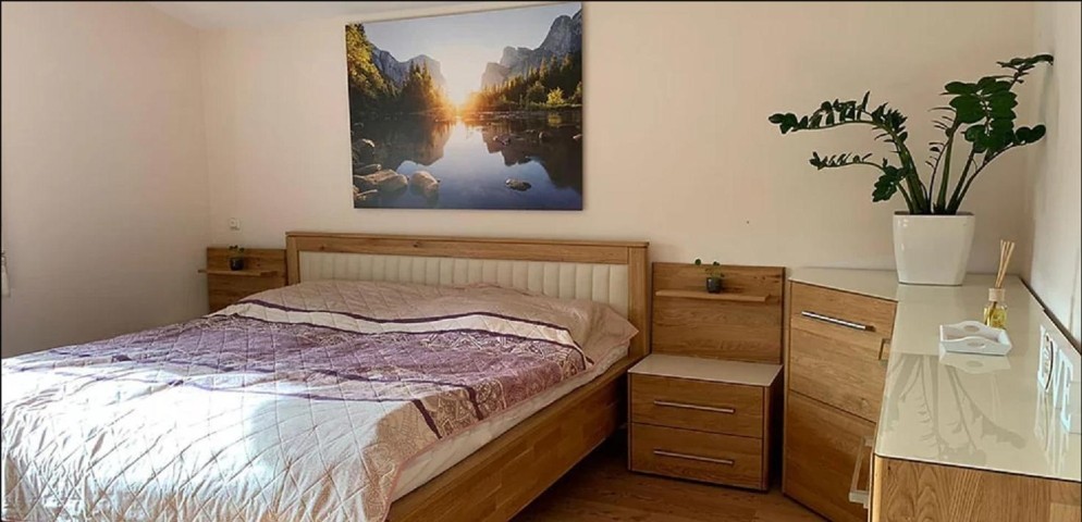 Schlafzimmer mit Doppelbett