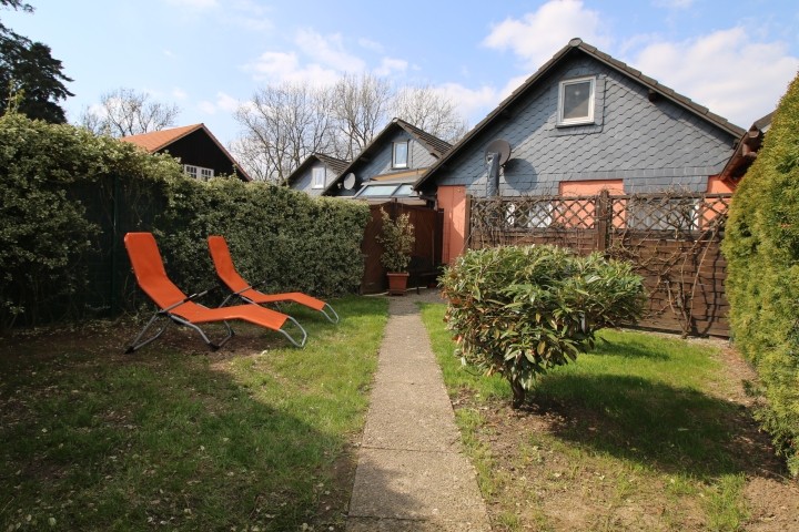 komplett eingezäunter Garten