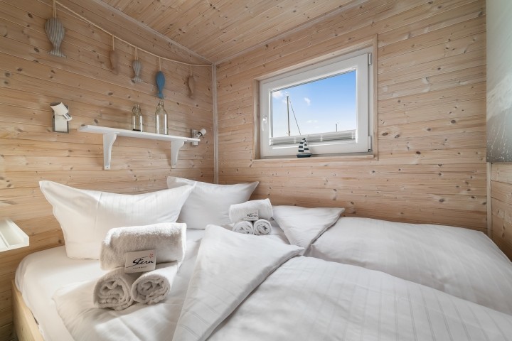 Schlafzimmer (Bett 140x200cm)