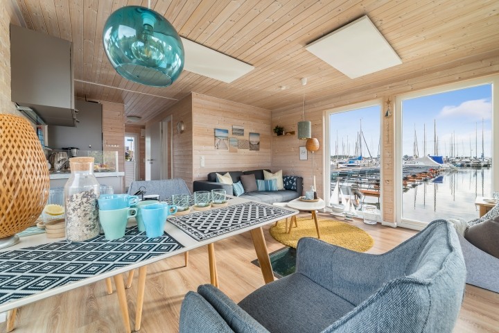 Frühstücken mit Blick über die Marina Großenbrode