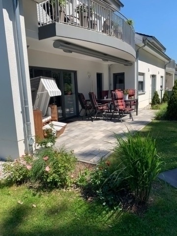 elektr. Markise, Strandkorb und Elektro-Grill