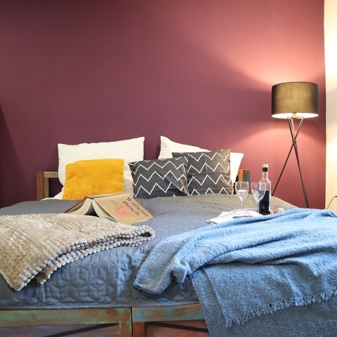 großes Schlafzimmer mit Doppelbett und Schlafcouch für 2 Personen