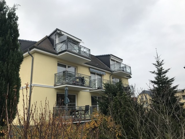 Inselhaus Balkonseite im Winter