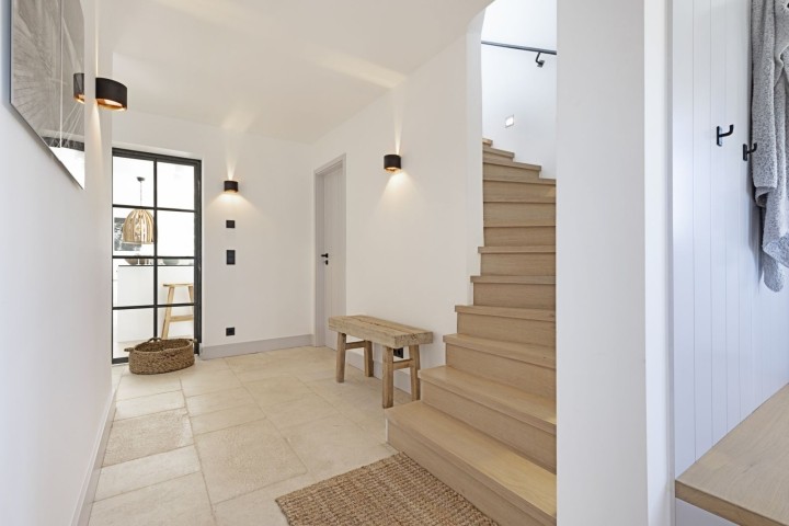 Flur EG und Treppe