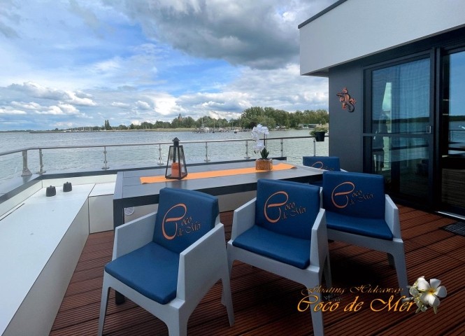 Bugterrasse mit Hafenblick - lower terrace with port view