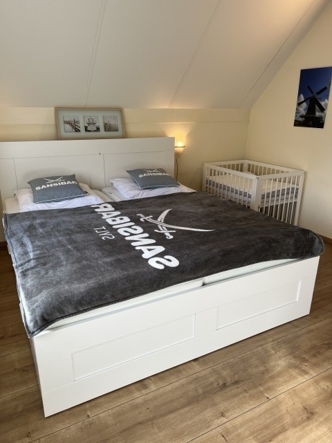Schlafzimmer 1 mit Babybett