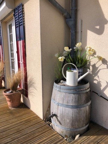 Wasserfass auf der Terrasse