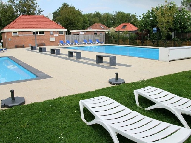 Schwimmbad im Park