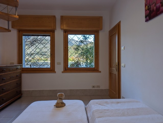 Schlafzimmer mit 2 Einzelbetten UG