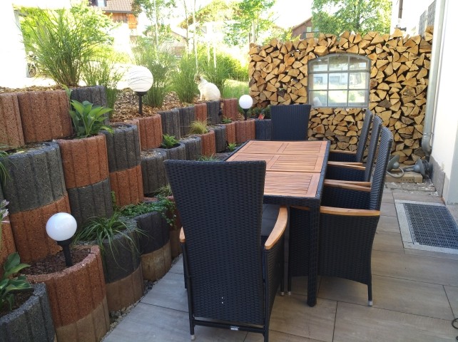 Eigene Terrasse mit Bestuhlung 