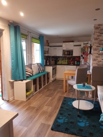 Wohnzimmer mit Fensterbank