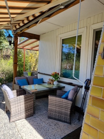 Terrasse mit Esstisch