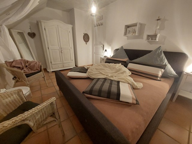 gemütliches Doppelbett 