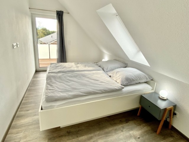 1. Schlafzimmer im OG mit Balkonzugang