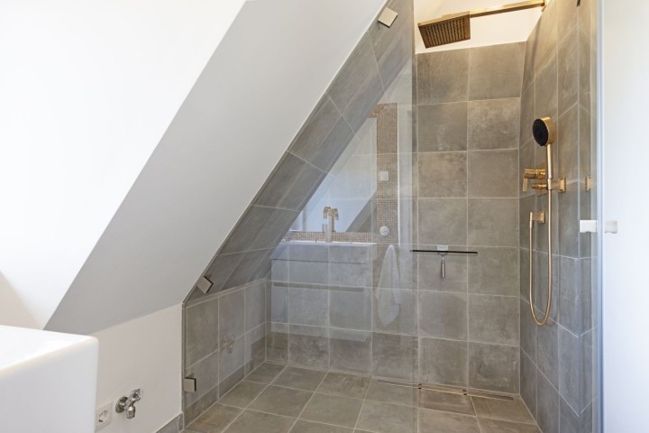 Badezimmer eins