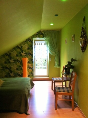 Schlafzimmer  (grün) oben