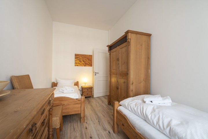 Schlafzimmer 1