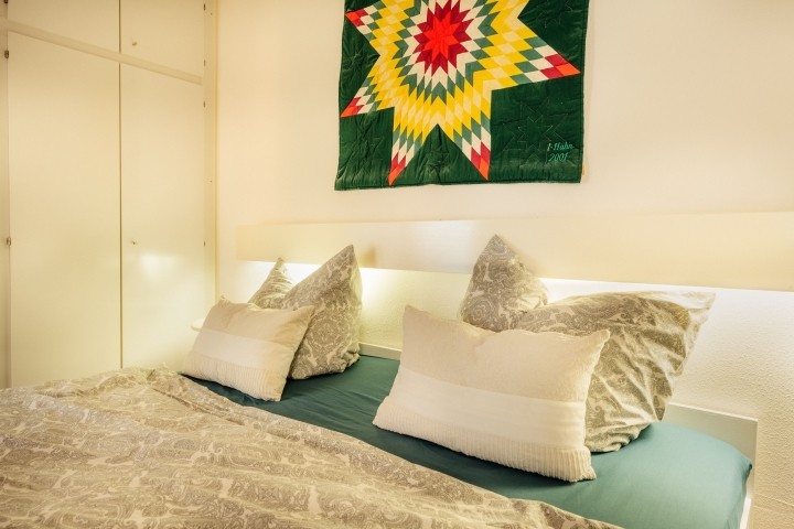 Schlafzimmer 1