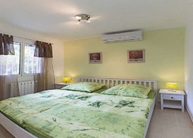 Schlafzimmer 1