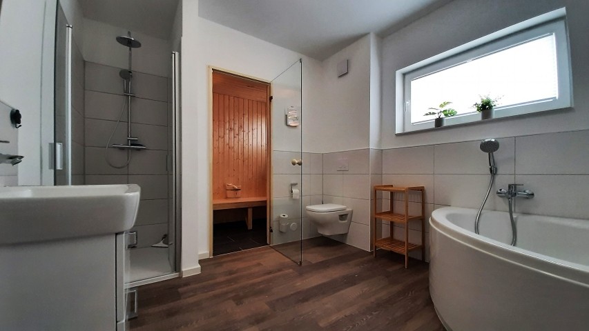 Badezimmer mit Sauna