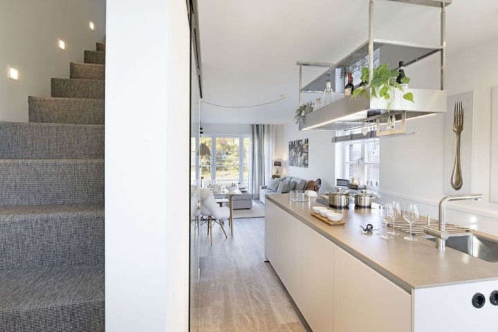 Küche und Treppe ins 1 Obergeschoss
