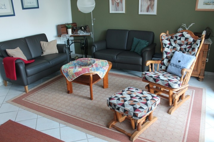 Wohnzimmer mit gr. Flachbildschierm