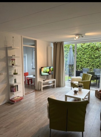 Blick auf das Wohnzimmer mit den neuen großen Fenster.