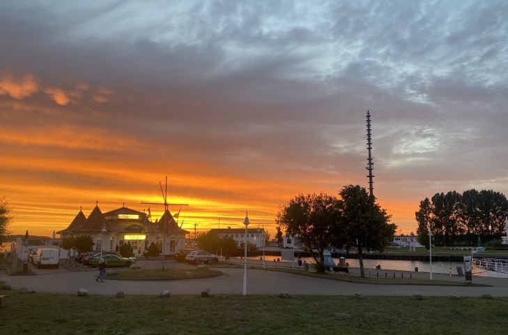 Sonnenuntergang am Hafen