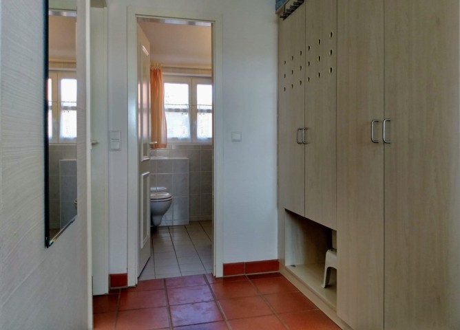 Eingangsbereich mit Garderobenschrank