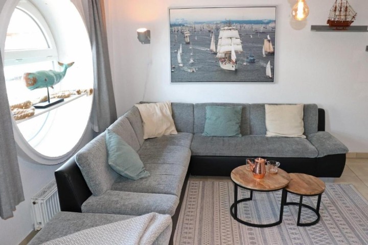Das Wohnzimmer mit Schlafcouch