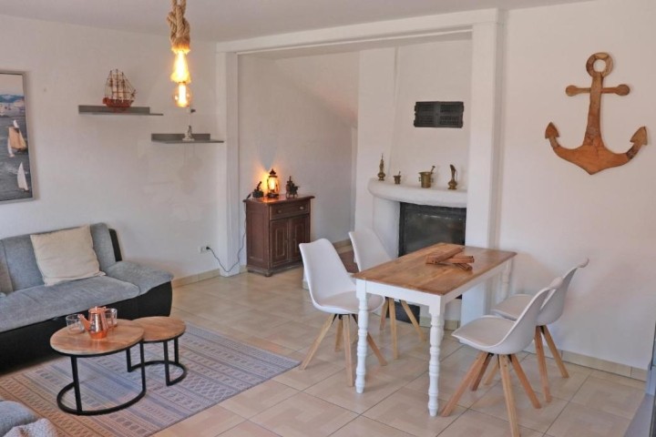 Das Wohnzimmer mit Schlafcouch