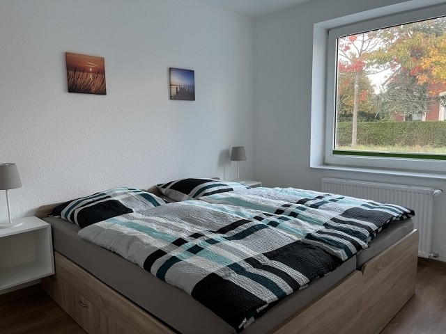 Schlafzimmer 1