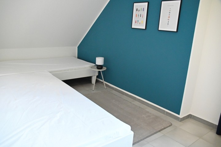 Schlafzimmer mit zwei Einzelbetten