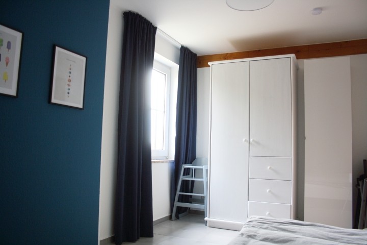 Schlafzimmer mit zwei Einzelbetten