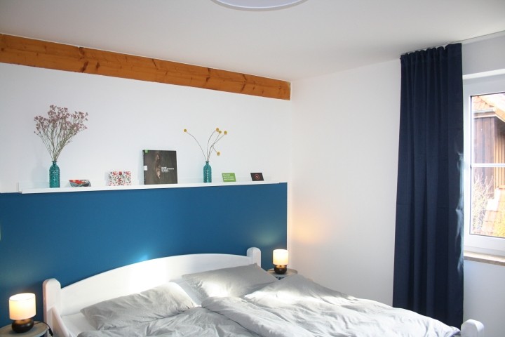 Schlafzimmer mit zwei Doppelbett