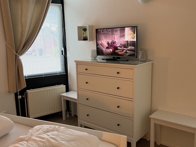 Schlafzimmer mit Fernseher